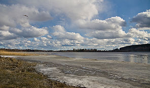 Näkymä pohjoisrannalta Jyväskylään päin